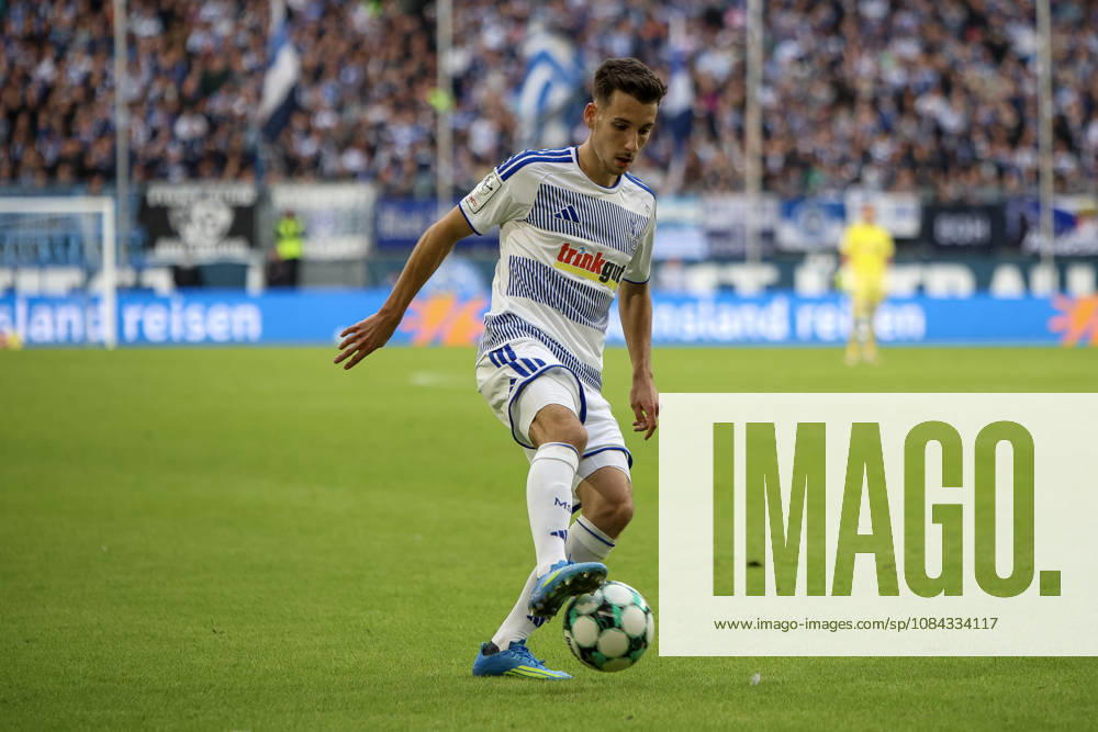 GER, Soccer, Men s, 3rd Division, 2026–2027 Season, MSV Duisburg vs. TSG Hoffenheim II, Conor Noß of Duisburg in action with the ball, individual play, Duisburg, Schauinsland, Reisen Arena, North Rhine-Westphalia, Germany