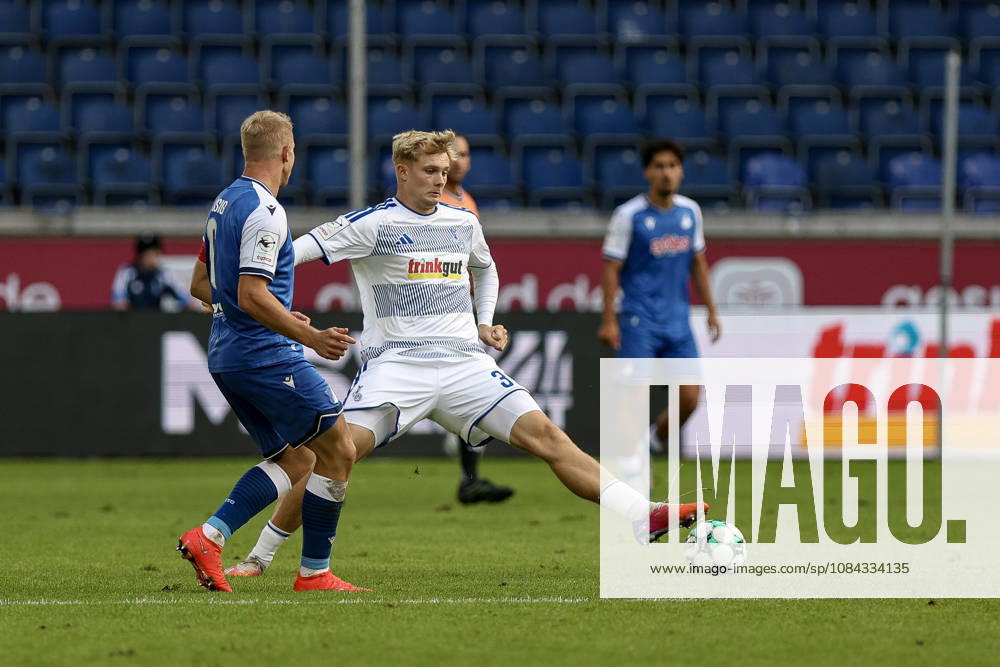 GER, Soccer, Men s, 3rd Division, 2026–2027 Season, MSV Duisburg vs. TSG Hoffenheim II, Valentin Lässig (TSG II) and Peter Remmert (Duisburg) battling for the ball, Duisburg Schauinsland Arena, North Rhine-Westphalia, Germany