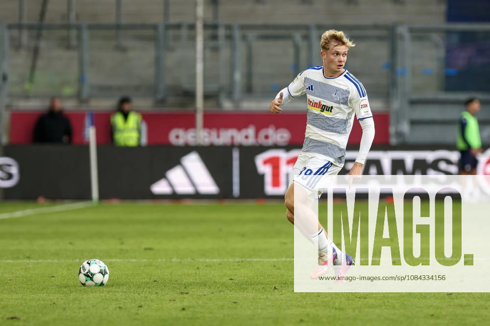 Germany, Soccer, Men s, 3rd Division, 2026–2027 Season, MSV Duisburg vs. TSG Hoffenheim II, Peter Remmert, Duisburg in action with the ball, individual play, Duisburg, Schauinsland, Reisen Arena, North Rhine-Westphalia, Germany