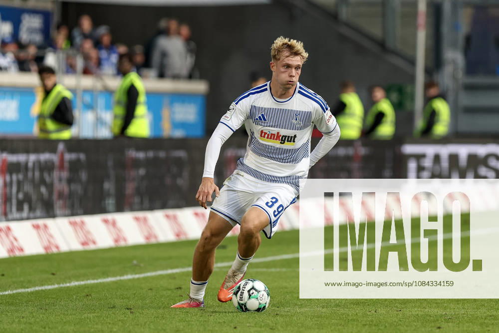 Germany, Soccer, Men s, 3rd Division, 2026–2027 Season, MSV Duisburg vs. TSG Hoffenheim II, Peter Remmert, Duisburg in action with the ball, individual play, Duisburg, Schauinsland, Reisen Arena, North Rhine-Westphalia, Germany