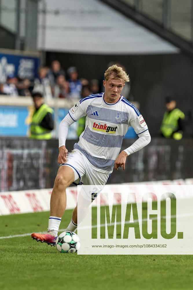 Germany, Soccer, Men s, 3rd Division, 2026–2027 Season, MSV Duisburg vs. TSG Hoffenheim II, Peter Remmert, Duisburg in action with the ball, individual play, Duisburg, Schauinsland, Reisen Arena, North Rhine-Westphalia, Germany