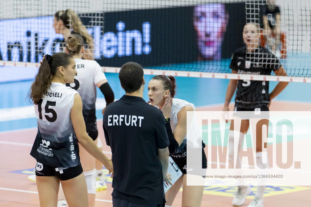 DEKRA 1st Bundesliga Women: Schwarz Weiss Erfurt vs. Rote Raben Vilsbiburg, Erfurt, October 10, 2026, Isabel Petra KovaÄ u008Dić 11 Schwarz Weiss Erfurt and Pablo Sanchez, coach of Schwarz Weiss Erfurt DEKRA Women’s Bundesliga 1: Schwarz Weiss Erfurt vs. Rote Raben Vilsbiburg, Riethsporthalle, Erfurt
