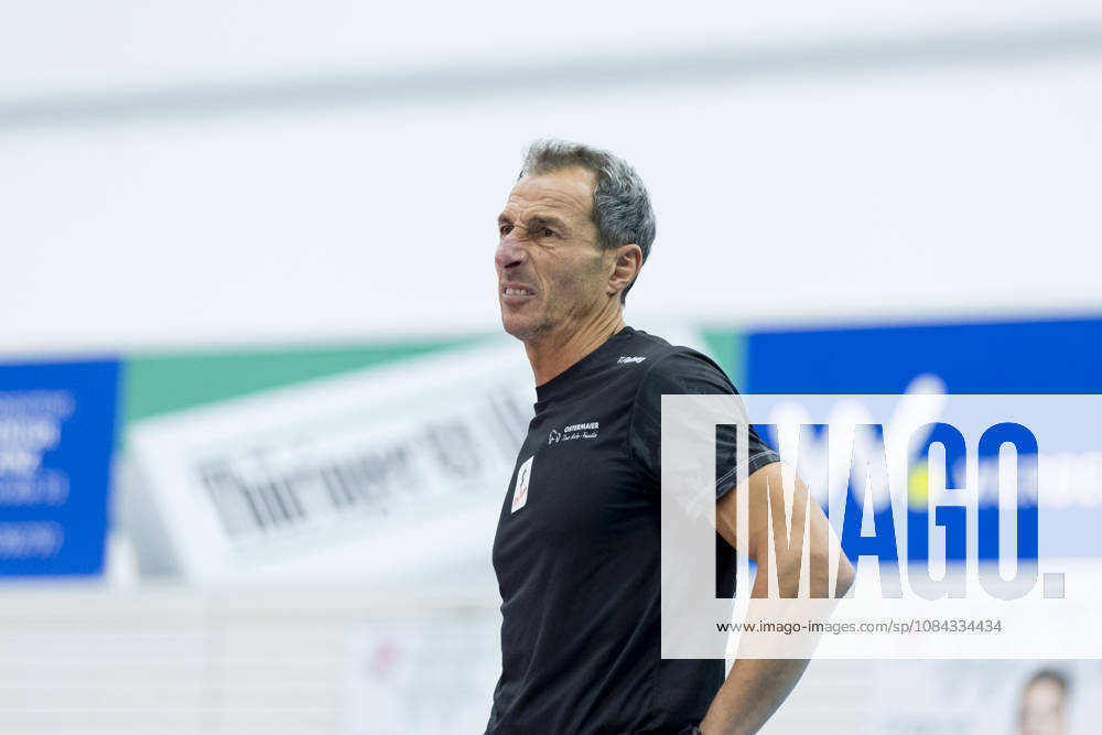 DEKRA 1st Bundesliga Women: Schwarz Weiss Erfurt vs. Rote Raben Vilsbiburg, Erfurt, October 10, 2026; Guillermo Gallardo, Coach of Rote Raben Vilsbiburg; DEKRA 1st Bundesliga Women: Schwarz Weiss Erfurt vs. Rote Raben Vilsbiburg, Riethsporthalle, Erfurt, 1October 10, 2026