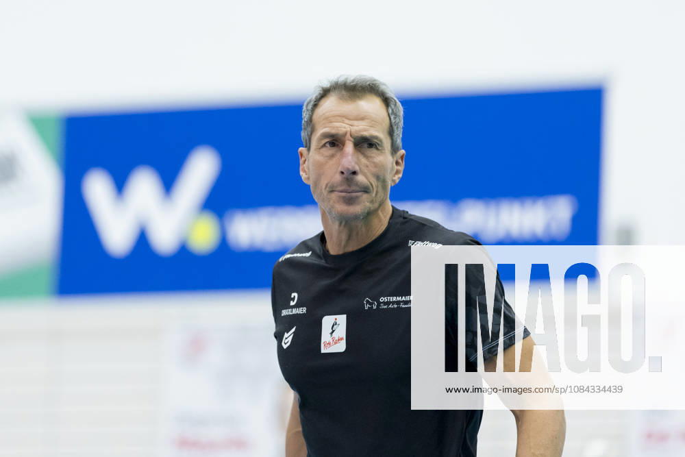 DEKRA 1st Bundesliga Women: Schwarz Weiss Erfurt vs. Rote Raben Vilsbiburg, Erfurt, October 10, 2026; Guillermo Gallardo, Coach of Rote Raben Vilsbiburg; DEKRA 1st Bundesliga Women: Schwarz Weiss Erfurt vs. Rote Raben Vilsbiburg, Riethsporthalle, Erfurt, 1October 10, 2026