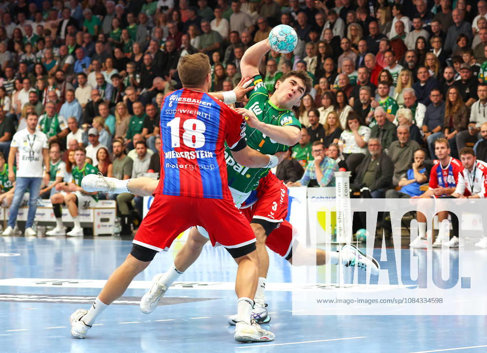 Germany, Göppingen, Opel HBL Bundesliga Handball, FRISCH AUF Göppingen vs. SG BBM Bietigheim, from left: Fabian Wiederstein (BBM), Elias Newel (FAG)