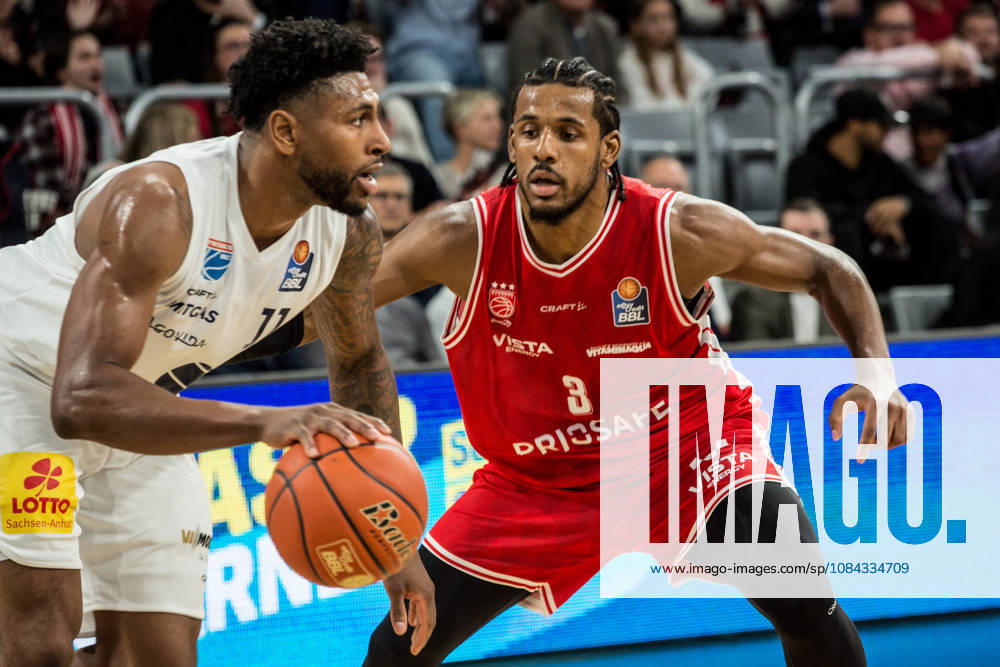 Bamberg, Germany, October 10, 2026; easyCredit BBL 2026–2027, Matchday 5; BMA365 Bamberg Baskets vs. Syntainics MBC; Pictured, from left: Anthony Gaines (MBC Weißenfels) and Jordan Wright (Bamberg); Brose Arena, Bavaria