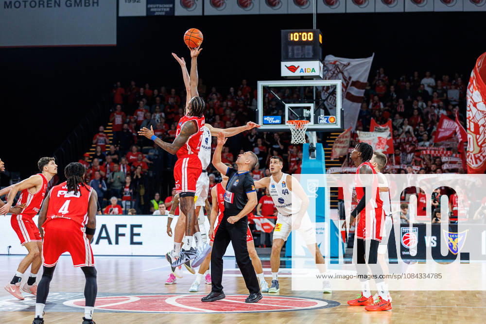 Hason Ward, BMA365 Bamberg Baskets, 20; Borisa Simanic, Syntainics MBC, 22; BMA365 Bamberg Baskets vs. Syntainics MBC, Basketball, easyCredit BBL, Matchday 5, October 10, 2026 BMA365 Bamberg Baskets vs. Syntainics MBC, Basketball, easyCredit BBL, Matchday 5, October 10, 2026 Bamberg