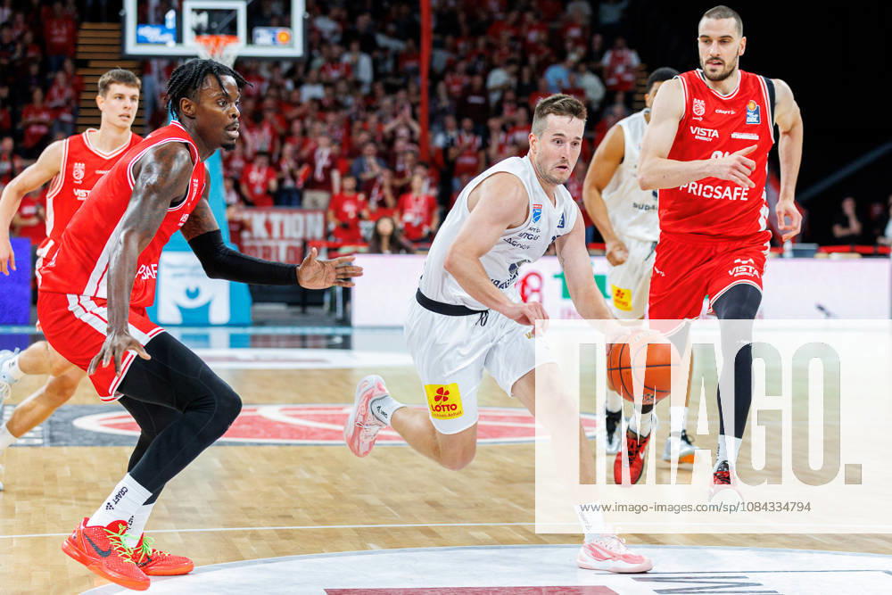Trevon Scott, BMA365 Bamberg Baskets, 13; Spencer Reaves, Syntainics MBC, 31; Daniel Keppeler, BMA365 Bamberg Baskets, 31; BMA365 Bamberg Baskets vs. Syntainics MBC, Basketball, easyCredit BBL, Matchday 5, October 10, 2026 BMA365 Bamberg Baskets vs. Syntainics MBC, Basketball, easyCredit BBL, Matchday 5, October 10, 2026 Bamberg