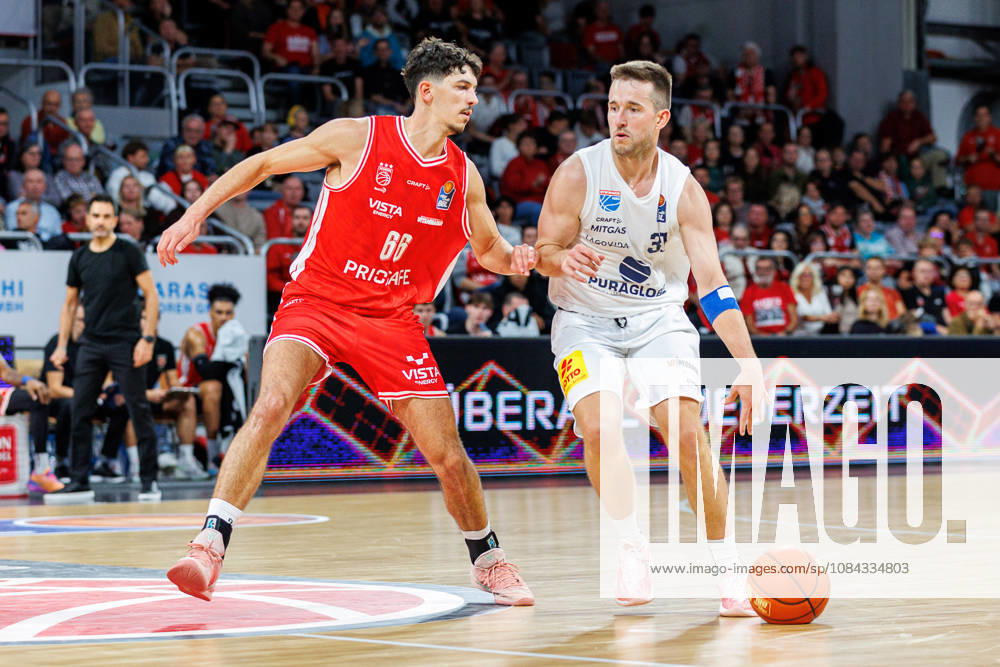Yuval Hochstadter, BMA365 Bamberg Baskets, 66; Spencer Reaves, Syntainics MBC, 31; BMA365 Bamberg Baskets vs. Syntainics MBC, Basketball, easyCredit BBL, Matchday 5, October 10, 2026 BMA365 Bamberg Baskets vs. Syntainics MBC, Basketball, easyCredit BBL, Matchday 5, October 10, 2026 Bamberg