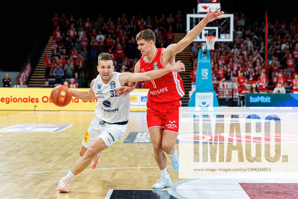 Spencer Reaves, Syntainics MBC, 31; Richard Balint, BMA365 Bamberg Baskets, 11; BMA365 Bamberg Baskets vs. Syntainics MBC, Basketball, easyCredit BBL, Matchday 5, October 10, 2026 BMA365 Bamberg Baskets vs. Syntainics MBC, Basketball, easyCredit BBL, Matchday 5, October 10, 2026 Bamberg