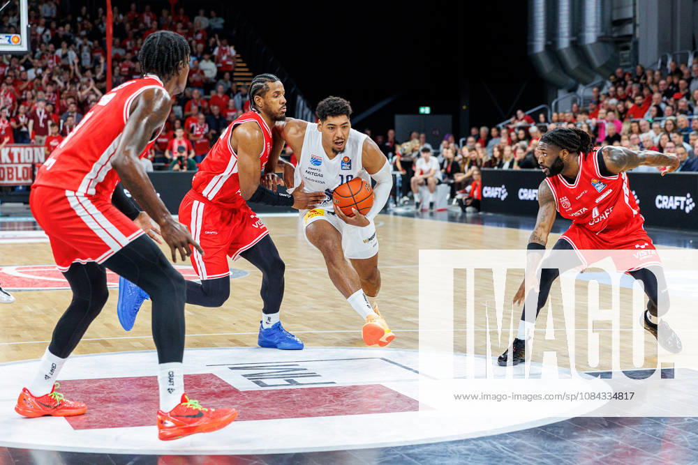 Jordan Wright, BMA365 Bamberg Baskets, 03; Kostja Mushidi, Syntainics MBC, 10; Jordan Jones, BMA365 Bamberg Baskets, 04; BMA365 Bamberg Baskets vs. Syntainics MBC, Basketball, easyCredit BBL, Matchday 5, October 10, 2026 BMA365 Bamberg Baskets vs. Syntainics MBC, Basketball, easyCredit BBL, Matchday 5, October 10, 2026 Bamberg