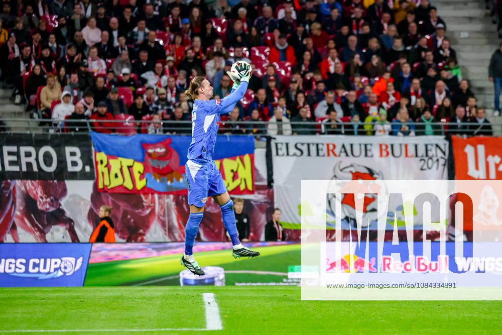 Maarten Vandevoordt (RB Leipzig), 26, catches the ball in mid-air, GER, RB Leipzig vs. Eintracht Frankfurt, Soccer, 1. Bundesliga Men, Matchday 5, 2026–2027 season, October 10, 2026 DFL regulations prohibit any use of photographs as image sequences and or quasi-video GER, RB Leipzig vs. Eintracht Frankfurt, Soccer, 1. Bundesliga Men, Matchday 5, 2026–2027 season, October 10, 2026 Leipzig
