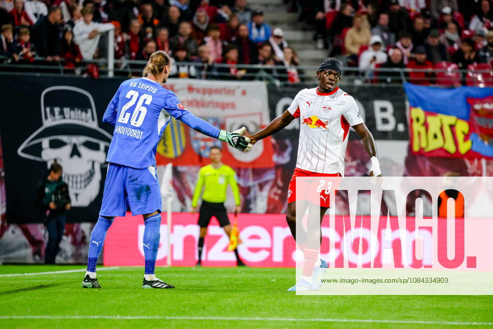 Maarten Vandevoordt (RB Leipzig), 26, and Castello Lukeba (RB Leipzig), 23, high-fiving, GER, RB Leipzig vs. Eintracht Frankfurt, Soccer, 1. Bundesliga Men, Matchday 5, 2026–2027 season, October 10, 2026 DFL regulations prohibit any use of photographs as image sequences and or quasi-video, GER, RB Leipzig vs. Eintracht Frankfurt, soccer, 1. Bundesliga Men, Matchday 5, 2026–2027 season, October 10, 2026 Leipzig