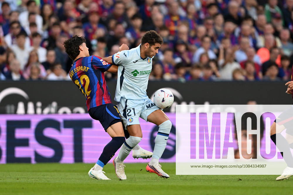 FC Barcelona, Barca v GETAFE CF SPOTIFY CAMP NOU. BARCELONA October 10,2026 FC BARCELONA vs GETAFE CF OCTOBER 10 ,2026 Xavi Espart (12) of FC Barcelona vies with Andres Garcia (21) of Getafe CF during the match between FC Barcelona and Getafe CF corresponding to the eighth day of La Liga EA Sports at at Spotify Camp Nou in Barcelona, Spain. Barcelona ESP