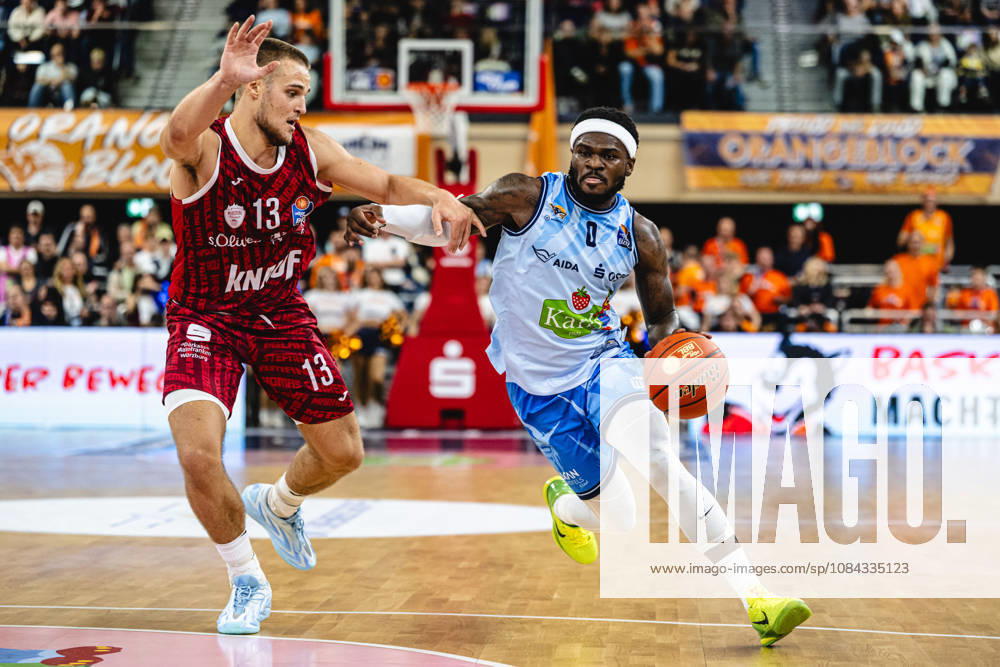 Rostock, Germany, October 10, 2026; easyCredit BBL 2026–2027, Matchday 5: Rostock Seawolves vs. Fitness First Würzburg Baskets. Pictured, from left: Marko Petric of the Fitness First Würzburg Baskets and TJ Crockett Jr. of the Rostock Seawolves.