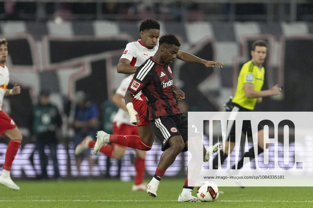 GER, Leipzig, Fussball, Bundesliga, 5. Spieltag, RB Leipzig vs. Eintracht Frankfurt im Bild v.l.: Christopher Nkunku (RB Leipzig 28), Raphael Onyedika (Eintracht Frankfurt 25), Zweikampf 10.10.2026, Red-Bull Arena Leipzig DFL DFB REGULATIONS PROHIBIT ANY USE OF PHOTOGRAPHS AS IMAGE SEQUENCES AND OR QUASI-VIDEO, Leipzig Red-Bull Arena Sachsen Germany