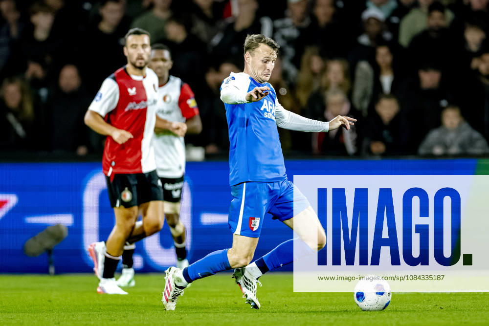 ROTTERDAM AZ Alkmaar midfielder Peer Koopmeiners during the Vriendenloterij Eredivisie match between Feyenoord and AZ at De Kuip on October 10, 2026, in Rotterdam, the Netherlands. Photo by DeFodi Images