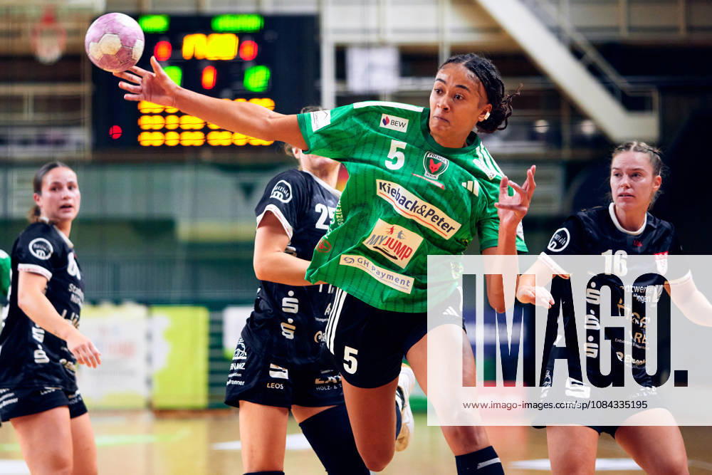 NAOMI CONZE, Fuechse Berlin, 05; Maileen Seeger, SG Nürtingen Zizishausen, 16; GER, Women s Handball Bundesliga 2, Fuechse Berlin vs. SG Nürtingen Zizishausen, 2026–27 season, Matchday 5, October 10, 2026, GER, Women’s Handball Bundesliga 2, Fuechse Berlin vs. SG Nuertingen Zizishausen, 2026–27 season, Matchday 5, October 10, 2026, Berlin
