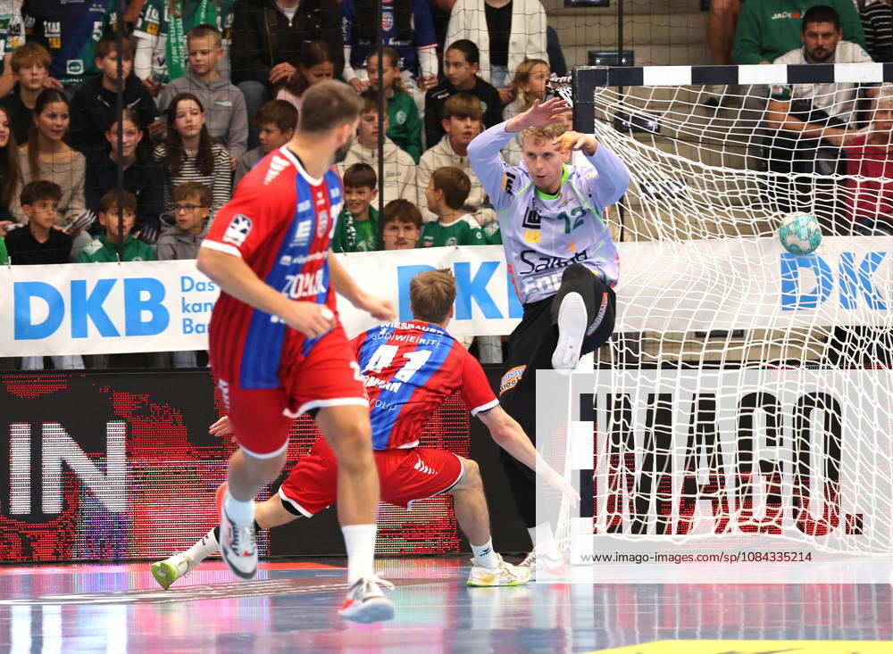 Germany, Göppingen, Opel HBL Bundesliga Handball, FRISCH AUF Göppingen vs. SG BBM Bietigheim, from left: Till Hermann (BBM), Kristian Saeveras (FAG)