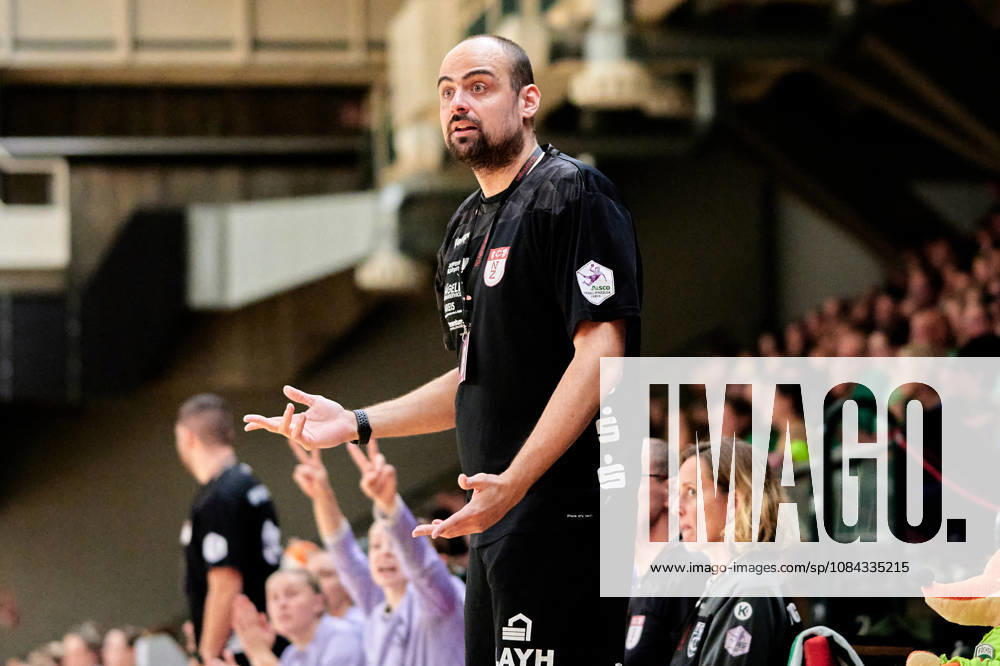 Manel Cirac, SG Nürtingen-Zizishausen, Coach, GER, Women s Handball Bundesliga 2, Füchse Berlin vs. SG Nürtingen-Zizishausen, 2026–27 season, Matchday 5, October 10, 2026, GER, Women’s Handball Bundesliga 2, Füchse Berlin vs. SG Nürtingen-Zizishausen, 2026–27 season, Matchday 5, October 10, 2026, Berlin