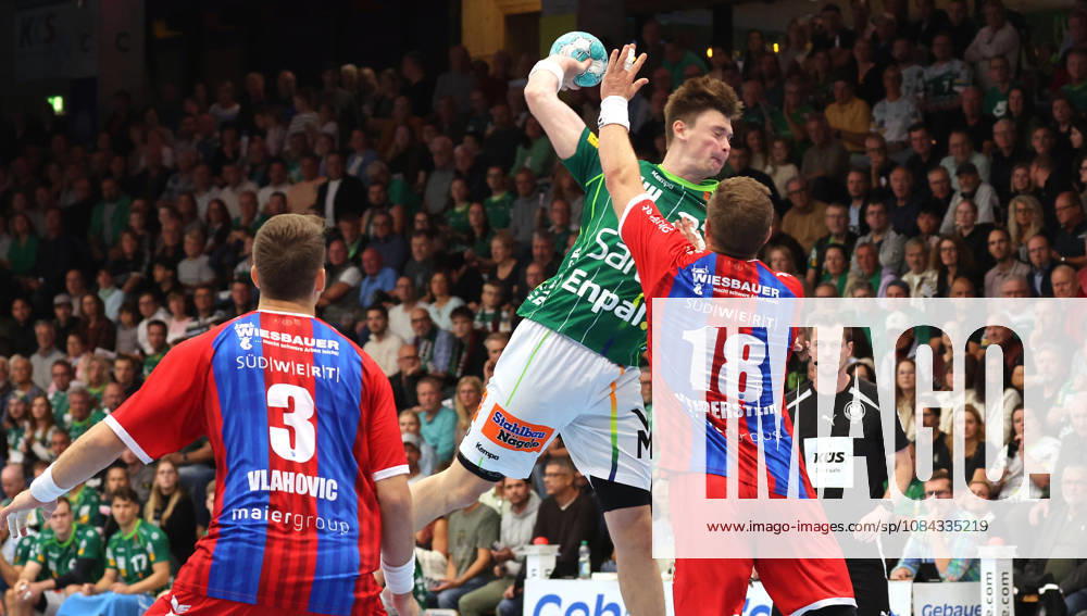 Germany, Göppingen, Opel HBL Bundesliga Handball, FRISCH AUF Göppingen vs. SG BBM Bietigheim, from left: Oskar Sunnefeldt (FAG), Fabian Wiederstein (BBM)