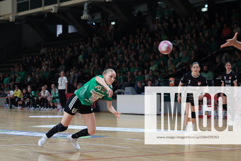 Reinickendorfer Füchse Women vs. SG Nürtingen Zizishausen, Matchday 5, 2nd Bundesliga, HBF, Handball, Sömmeringhalle, Alissa Katarina Werle (Reinickendorfer Füchse Women), 66 on the seven-meter line, Berlin, Berlin, Germany