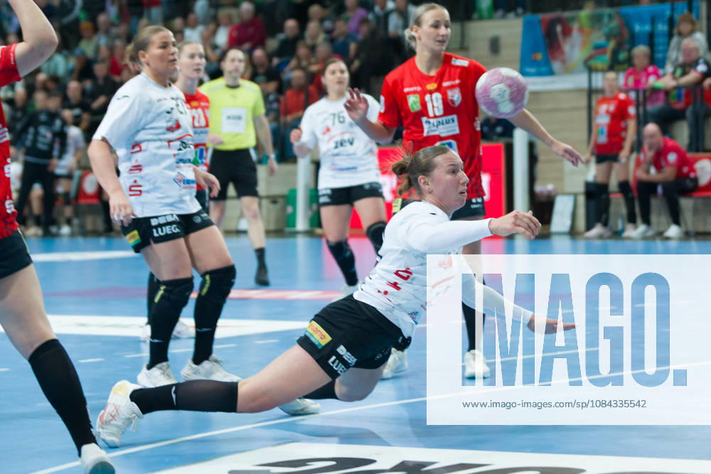 Zoe Stens Zwickau, 73, Lea Gruber, Halle, 19, SV Union Halle Neustadt vs. BSV Sachsen Zwickau, Women’s Handball Bundesliga, 1st Bundesliga, Matchday 5, 2026–27 Season, October 10, 2026, Halle SWH Arena, Saxony-Anhalt, Germany