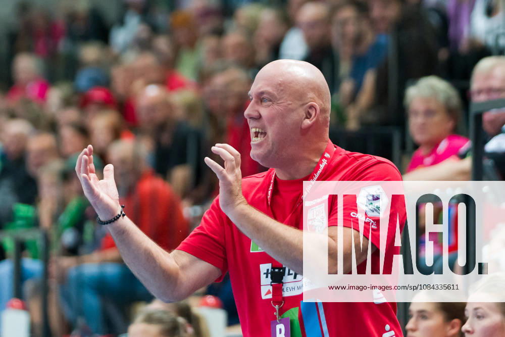 Coach Pether Krautmeyer, Halle; SV Union Halle Neustadt vs. BSV Sachsen Zwickau, Women s Handball Bundesliga, 1st Bundesliga, Matchday 5, 2026–27 Season, October 10, 2026, Halle SWH Arena, Saxony-Anhalt, Germany