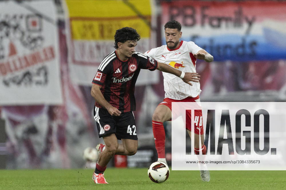 GER, Leipzig, Fussball, Bundesliga, 5. Spieltag, RB Leipzig vs. Eintracht Frankfurt im Bild v.l.: Can Uzun (Eintracht Frankfurt 42), Romulo Cardoso (RB Leipzig 40), Zweikampf 10.10.2026, Red-Bull Arena Leipzig DFL DFB REGULATIONS PROHIBIT ANY USE OF PHOTOGRAPHS AS IMAGE SEQUENCES AND OR QUASI-VIDEO, Leipzig Red-Bull Arena Sachsen Germany