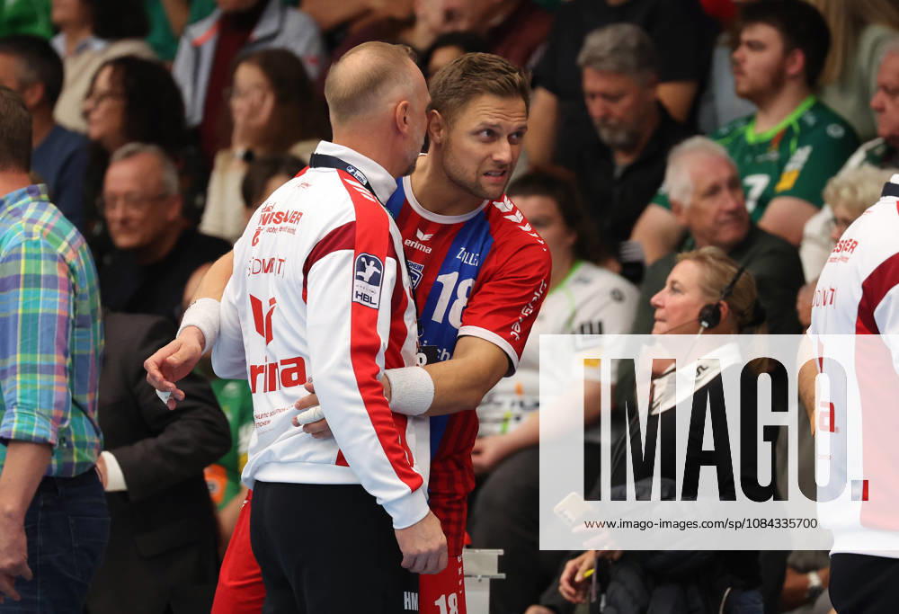 Germany, Göppingen, Opel HBL Bundesliga Handball, FRISCH AUF Göppingen vs. SG BBM Bietigheim, BBM Coach Hartmut Mayerhoffer, Fabian Wiederstein (BBM)