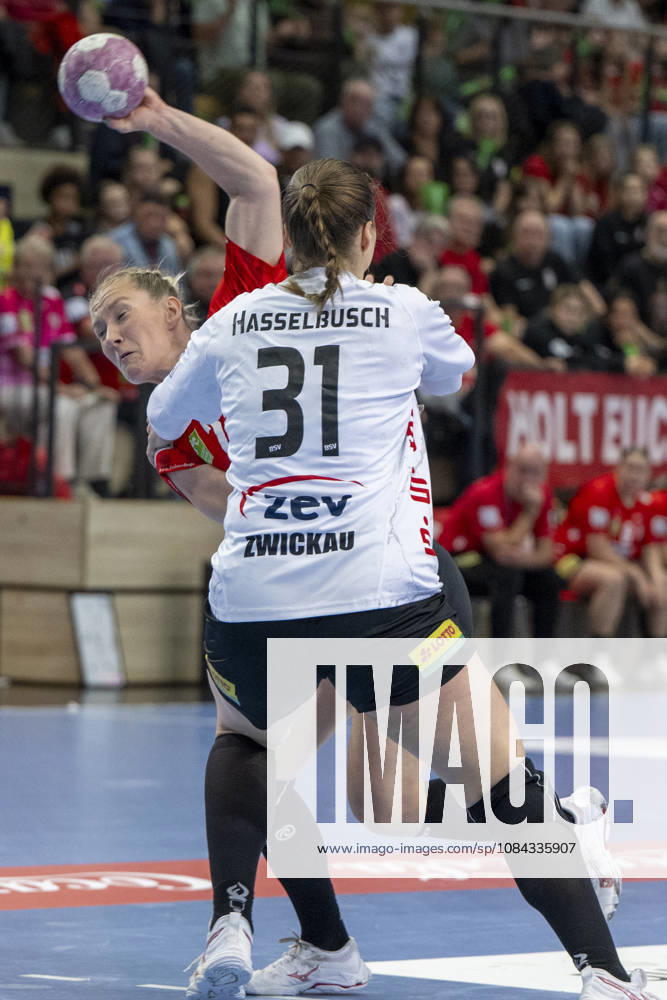 Alsco Women s Handball Bundesliga, 2026–2027 Season: SV Union Halle Neustadt vs. BSV Sachsen Zwickau, Halle, Germany, September 9, 2026. Pictured, from left, in a one-on-one battle: Marie Polakova (Halle) and Victoria Hasselbusch (Zwickau), Halle Saale, SWH Arena, Saxony-Anhalt, Germany