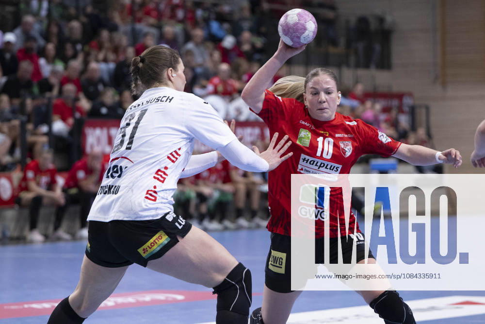 Alsco Women s Handball Bundesliga, 2026–2027 Season: SV Union Halle Neustadt vs. BSV Sachsen Zwickau, Halle, Germany, September 9, 2026. Pictured, from left, in a one-on-one battle: Victoria Hasselbusch (Zwickau) and Viktoria Marksteiner (Halle), Halle Saale, SWH Arena, Saxony-Anhalt, Germany