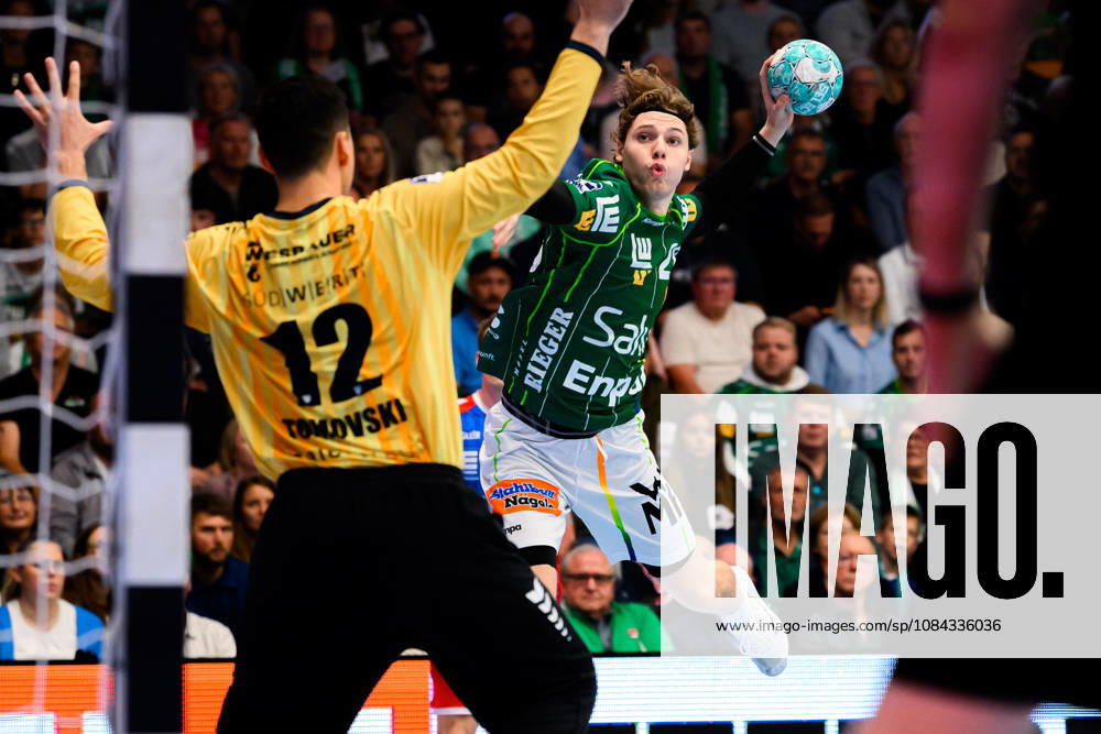 Göppingen HBL 26 27 Frisch Auf Göppingen SG BBM Bietigheim (from left): Goalkeeper Martin Tomovski (Bietigheim), Erik Persson (Göppingen); Göppingen EWS Arena, Baden-Württemberg, Germany
