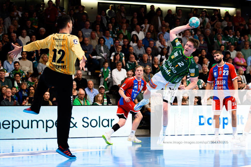 Göppingen HBL 26 27 Frisch Auf Göppingen SG BBM Bietigheim (from left): Goalkeeper Martin Tomovski (Bietigheim), Oskar Neudeck (Göppingen); Göppingen EWS Arena, Baden-Württemberg, Germany
