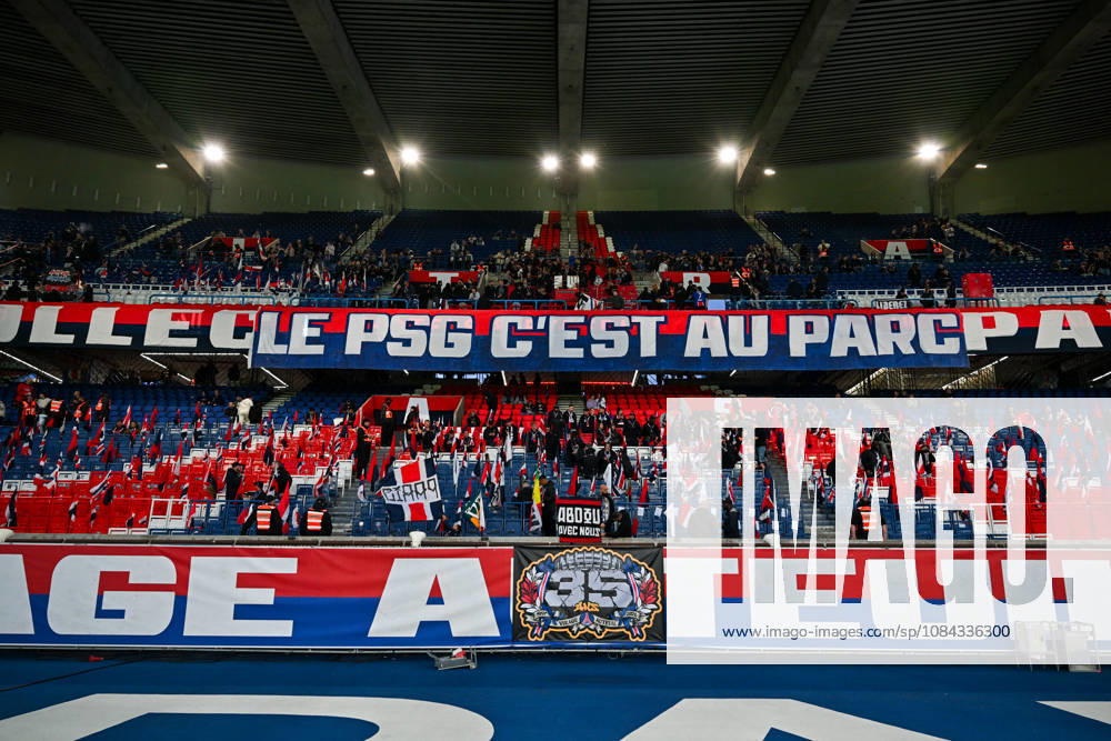 Paris Saint-Germain v Le Mans FC - Ligue 1 McDonald s 2026 2027 Fans of Paris showing a Banner sayin LE PSG C EST AU PARC during Ligue 1 McDonald s match between Paris and Le Mans at Parc des Princes on October 10, 2026 in Paris, France. Paris France