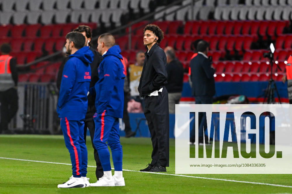 Paris Saint-Germain v Le Mans FC - Ligue 1 McDonald s 2026 2027 Guillem Hernandez FOLGUERA Assitant coach of Paris, Borja ALVAREZ BUEDO assistant coach of Paris, Ferran TORRES of Paris Saint-Germain and Maghnes AKLIOUCHE of Paris during Ligue 1 McDonald s match between Paris and Le Mans at Parc des Princes on October 10, 2026 in Paris, France. Paris France