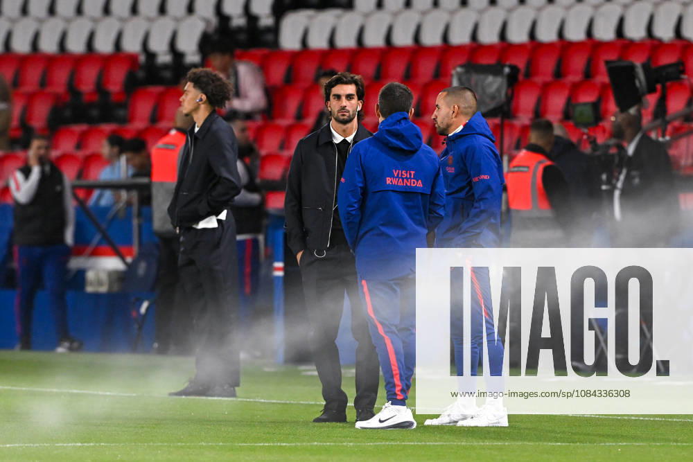 Paris Saint-Germain v Le Mans FC - Ligue 1 McDonald s 2026 2027 Guillem Hernandez FOLGUERA Assitant coach of Paris, Borja ALVAREZ BUEDO assistant coach of Paris, Ferran TORRES of Paris Saint-Germain and Maghnes AKLIOUCHE of Paris during Ligue 1 McDonald s match between Paris and Le Mans at Parc des Princes on October 10, 2026 in Paris, France. Paris France
