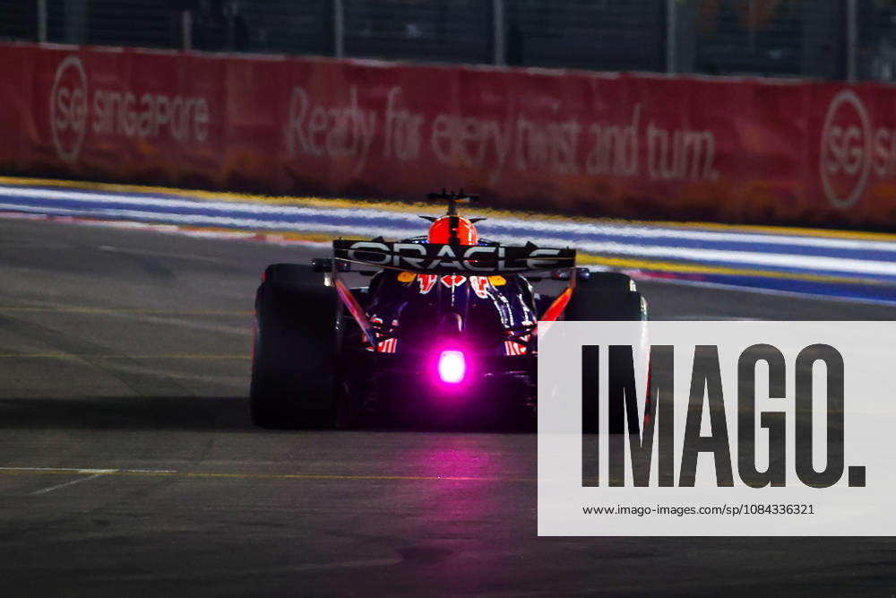 2026 Formula 1 Singapore Grand Prix SINGAPORE - OCTOBERT 10: Red Bull sduring the Qualifying Session at the Formula One Grand Prix of Singapore, at the Marina Bay Street Circuit in Singapore, on October 10, 2026. Daniel Ceng Anadolu Singapore Singapore. Editorial use only. Please get in touch for any other usage.