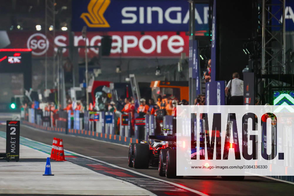 2026 Formula 1 Singapore Grand Prix SINGAPORE - OCTOBER 10: Drivers enter the pit lane during the Qualifying Session at the Formula One Grand Prix of Singapore, at the Marina Bay Street Circuit in Singapore, on October 10, 2026. Daniel Ceng Anadolu Singapore Singapore. Editorial use only. Please get in touch for any other usage.