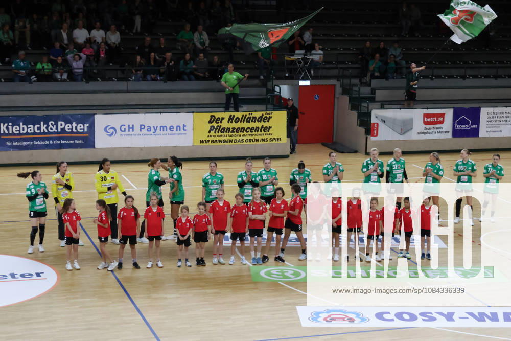 Reinickendorfer Füchse Women vs. SG Nürtingen Zizishausen, Matchday 5, 2nd Bundesliga, HBF, Handball, Sömmeringhalle, the Füchse team before the game, Berlin, Berlin, Germany