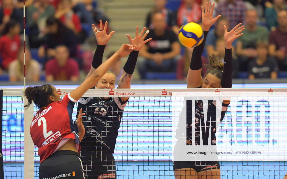 Leilani Slacanin of Stuttgart; in the back, Lena Kindermann and Raeven Chase of Dresden; volleyball; 1st Bundesliga; Dresdner SC vs. Allianz Stuttgart; c Dresden