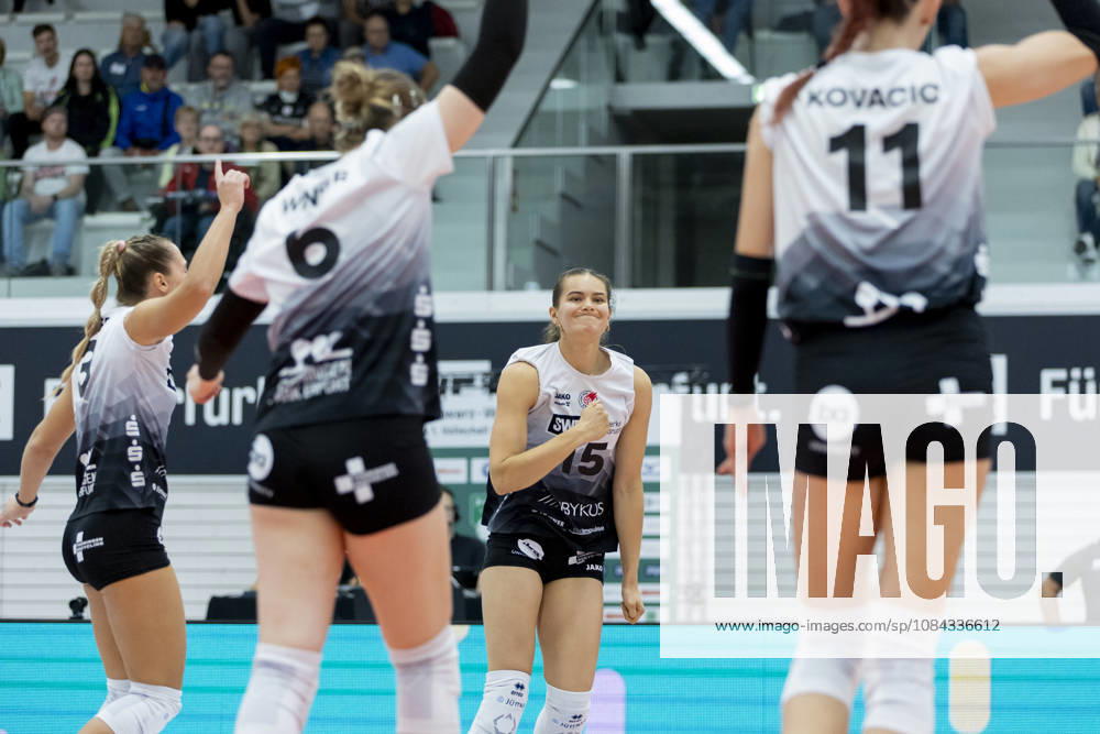 DEKRA Women s Bundesliga 1: Schwarz Weiss Erfurt vs. Rote Raben Vilsbiburg, Erfurt, October 10, 2026, Cheers, Alix de Micheli 15 Schwarz Weiss Erfurt (center of photo) DEKRA 1 Women’s Bundesliga Schwarz Weiss Erfurt vs. Rote Raben Vilsbiburg, Riethsporthalle, Erfurt
