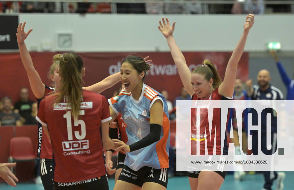 Jubilation in Stuttgart, photo by Eleanor Holthaus, volleyball, 1st Bundesliga, Dresdner SC MTV Allianz Stuttgart, c Dresden