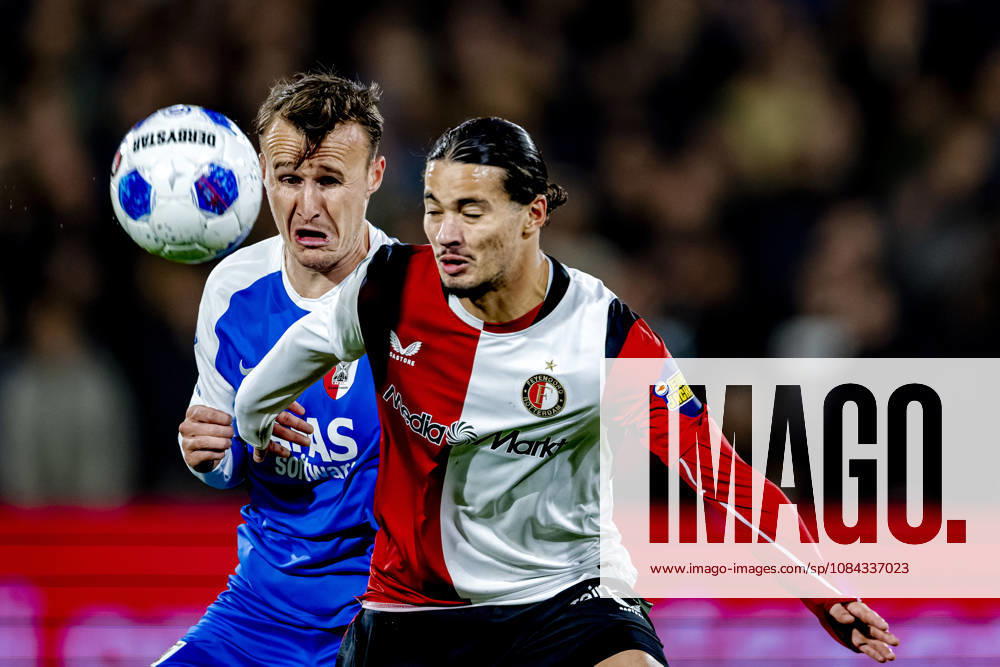 ROTTERDAM AZ Alkmaar midfielder Peer Koopmeiners and SC Feyenoord Rotterdam forward Anis Hadj Moussa during the Vriendenloterij Eredivisie match between Feyenoord and AZ at De Kuip on October 10, 2026, in Rotterdam, the Netherlands. Photo by DeFodi Images
