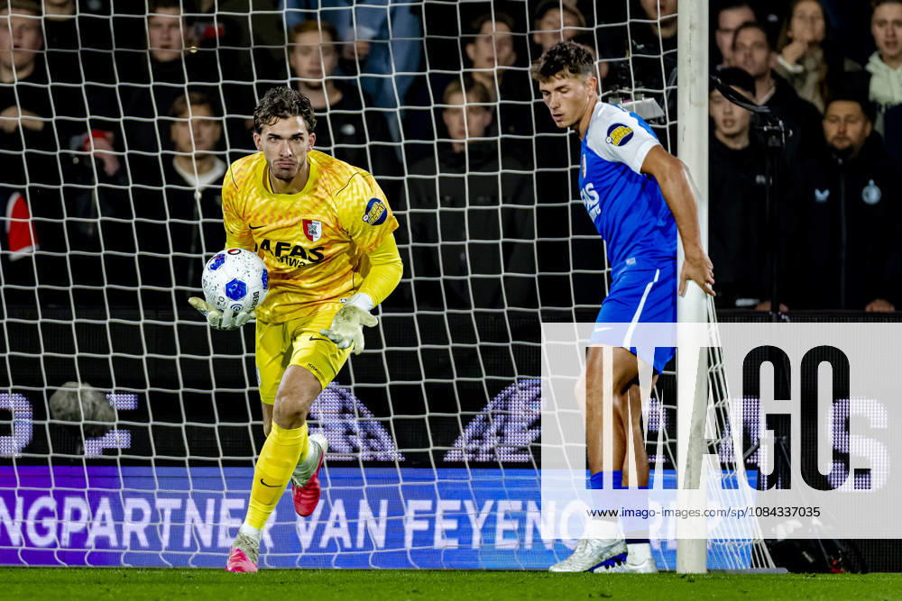 ROTTERDAM AZ Alkmaar goalkeeper Jari De Busser during the Vriendenloterij Eredivisie match between Feyenoord and AZ at De Kuip on October 10, 2026, in Rotterdam, the Netherlands. Photo by DeFodi Images