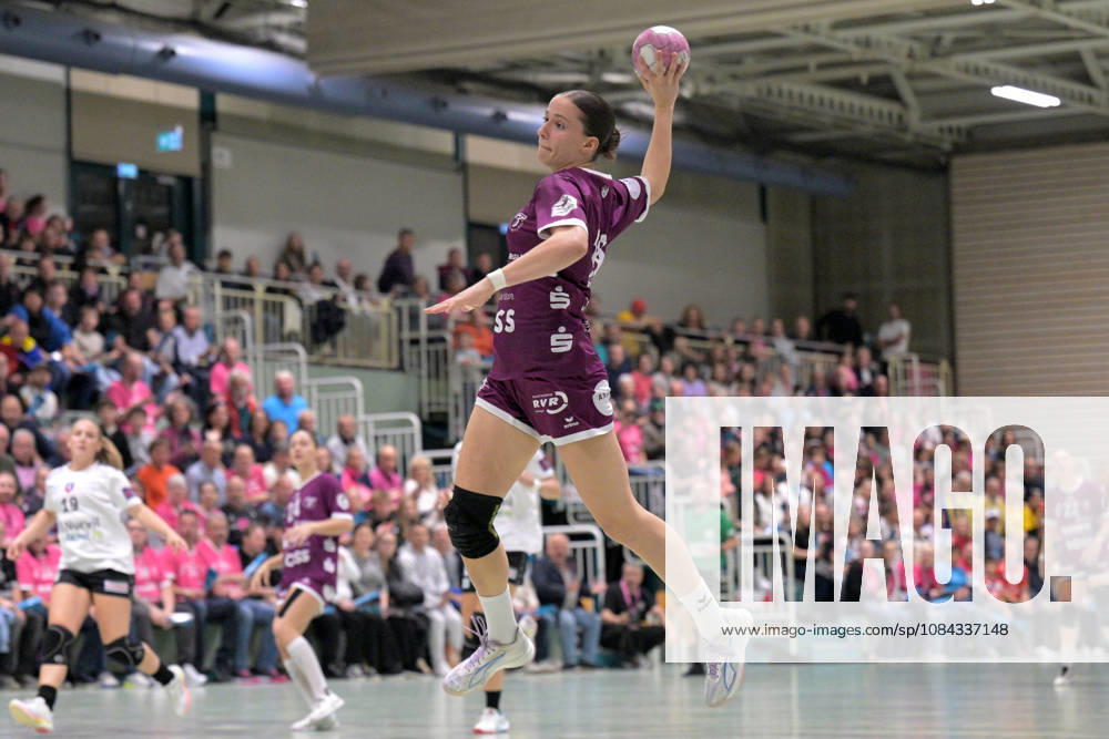 Santina Sabatnig of TusSies Metzingen, 18, taking a shot during the TusSies Metzingen vs. SCM Ramnicu Valcea game, handball, EHF, Europa League Qualification Second Leg, 2026–2027 season, October 10, 2026, TusSies Metzingen vs. SCM Ramnicu Valcea, Handball, EHF, Europa League Qualification Second Leg, 2026–2027 Season, October 10, 2026, Metzingen