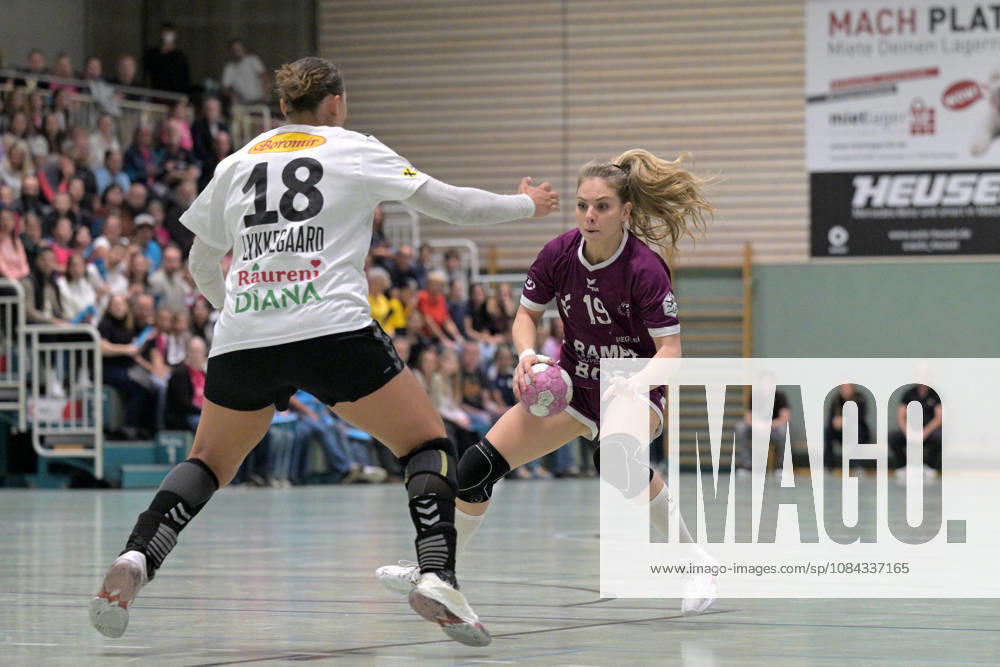 Johanna Farkas (TusSies Metzingen), 19, in possession against Maria Schmidt Lykkegaard (SCM Ramnicu Valcea), 18; TusSies Metzingen vs. SCM Ramnicu Valcea, Handball, EHF, European League Qualification Second Leg, 2026–2027 Season, October 10, 2026, TusSies Metzingen vs. SCM Ramnicu Valcea, Handball, EHF, Europa League Qualification Second Leg, 2026–2027 Season, October 10, 2026, Metzingen