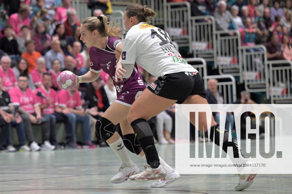 Johanna Farkas (TusSies Metzingen), 19, in possession against Maria Schmidt Lykkegaard (SCM Ramnicu Valcea), 18; TusSies Metzingen vs. SCM Ramnicu Valcea, Handball, EHF, European League Qualification Second Leg, 2026–2027 Season, October 10, 2026, TusSies Metzingen vs. SCM Ramnicu Valcea, Handball, EHF, Europa League Qualification Second Leg, 2026–2027 Season, October 10, 2026, Metzingen