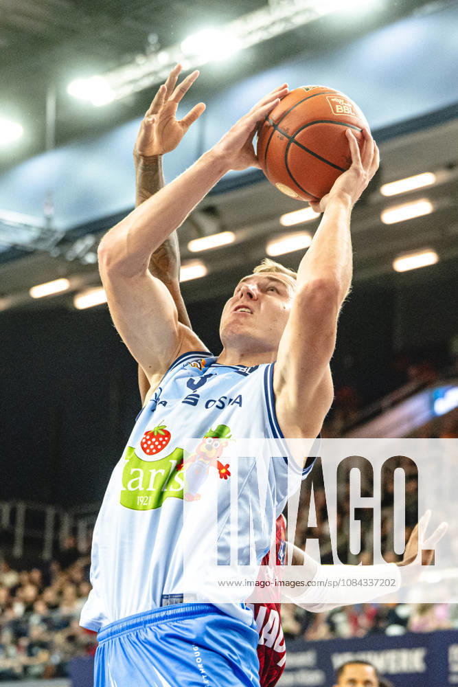 Rostock, Germany, October 10, 2026; easyCredit BBL 2026–2027, Matchday 5: Rostock Seawolves vs. Fitness First Würzburg Baskets. Pictured in the foreground is Artur Konontsuk of the Rostock Seawolves making a shot, with Eddie Colbert III of the Fitness First Würzburg Baskets hidden behind him