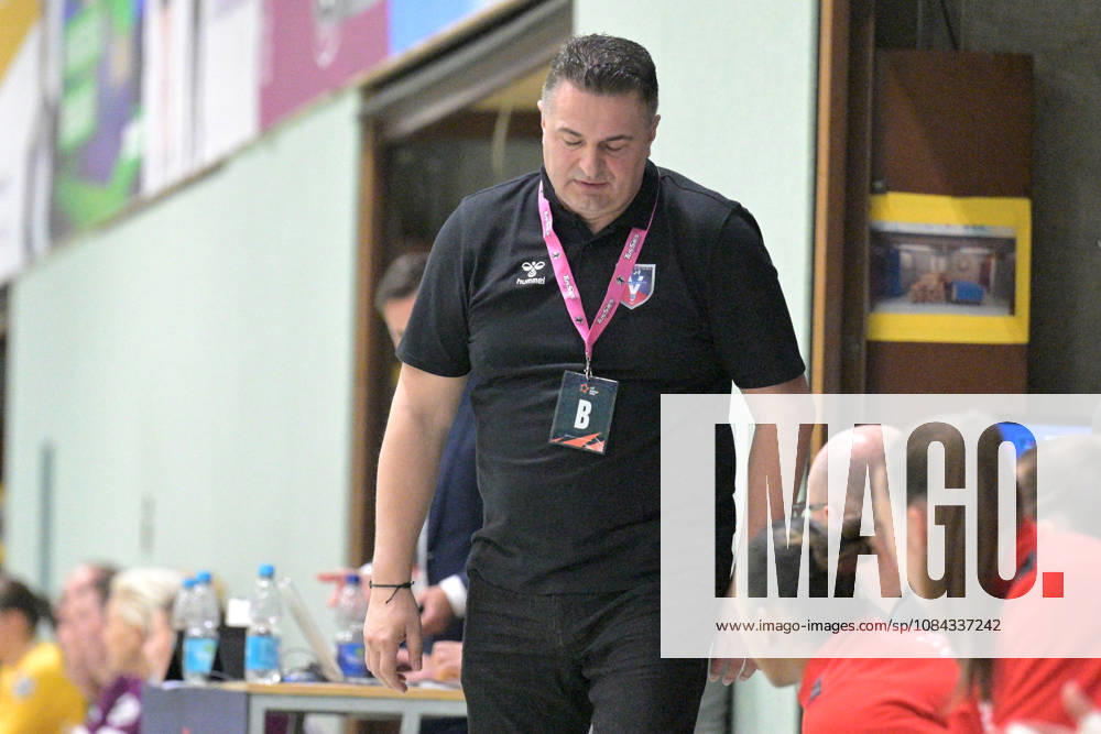 Constantin Florentin Pera, SCM Ramnicu Valcea, Head Coach, TusSies Metzingen vs. SCM Ramnicu Valcea, Handball, EHF, Europa League Qualification Second Leg, 2026–2027 Season, October 10, 2026, TusSies Metzingen vs. SCM Ramnicu Valcea, Handball, EHF, Europa League Qualification Second Leg, 2026–2027 Season, October 10, 2026, Metzingen